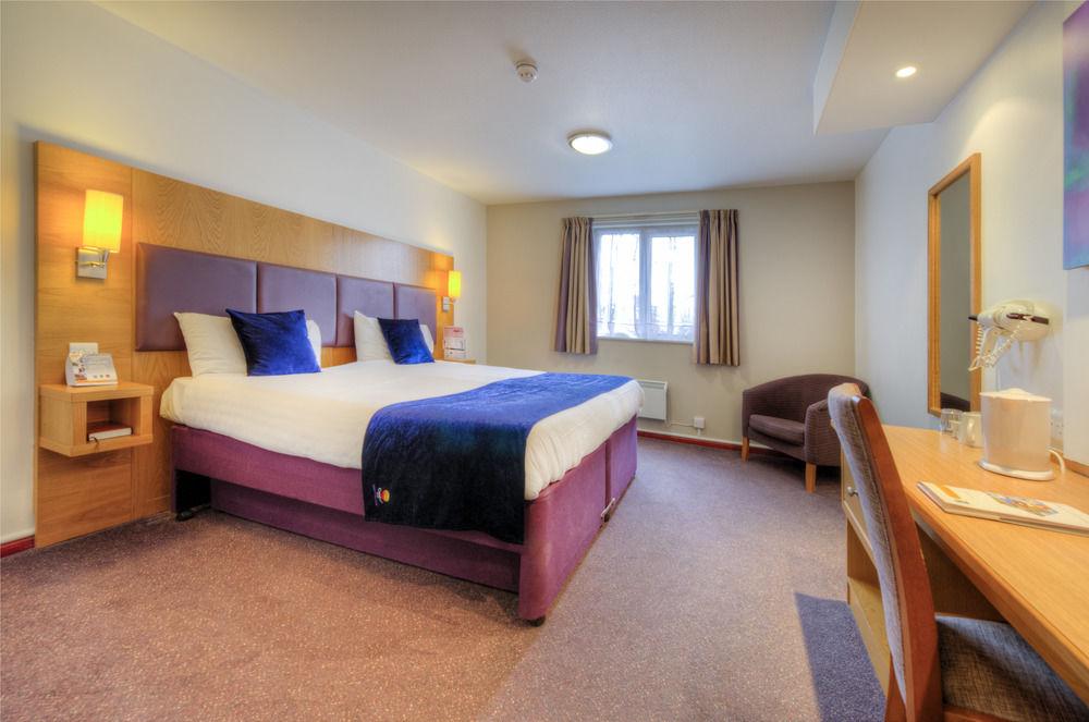 Comfort Inn Manchester North Мидлтон Экстерьер фото