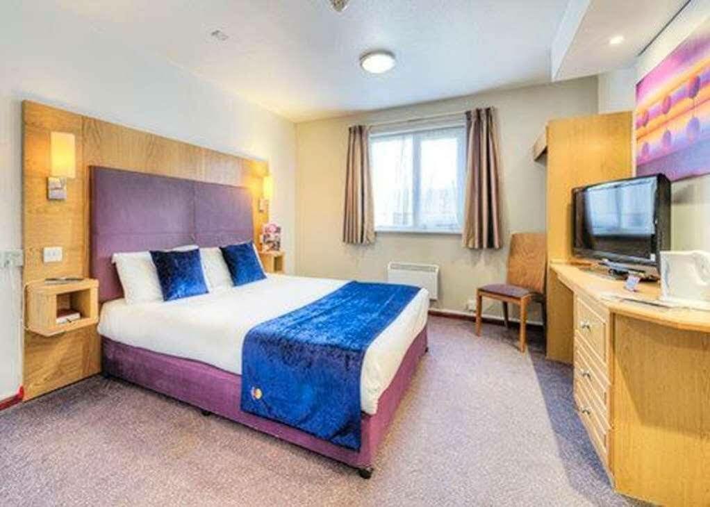 Comfort Inn Manchester North Мидлтон Экстерьер фото